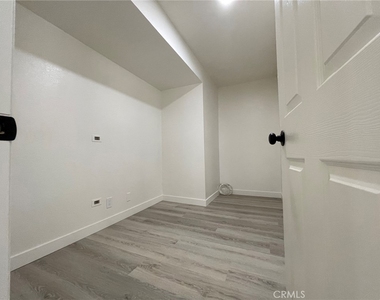 1131 S Alta Vista Avenue - Photo Thumbnail 12