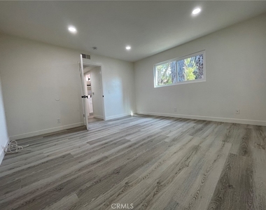 1131 S Alta Vista Avenue - Photo Thumbnail 15
