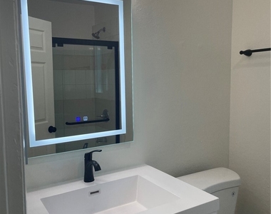 1131 S Alta Vista Avenue - Photo Thumbnail 11