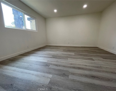 1131 S Alta Vista Avenue - Photo Thumbnail 16