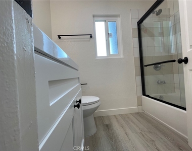 1131 S Alta Vista Avenue - Photo Thumbnail 10