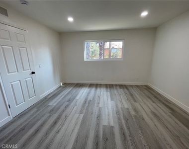 1131 S Alta Vista Avenue - Photo Thumbnail 17