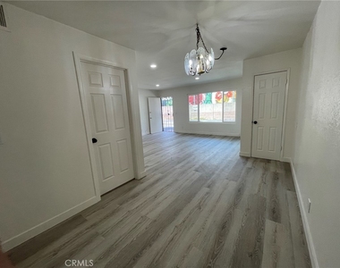 1131 S Alta Vista Avenue - Photo Thumbnail 3