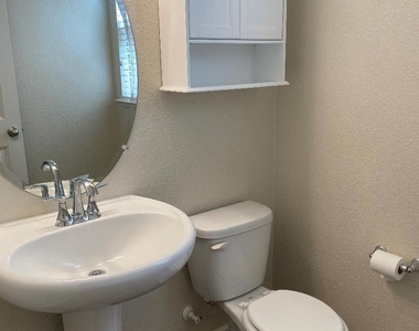 3636 Landmark Cir - Photo Thumbnail 8