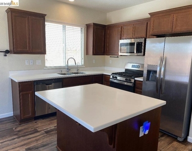 3636 Landmark Cir - Photo Thumbnail 6