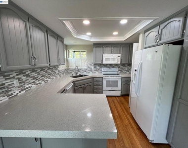 701 Glen Eagle Ct - Photo Thumbnail 13