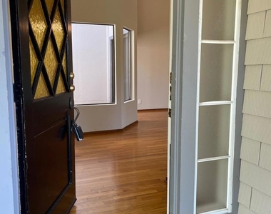 701 Glen Eagle Ct - Photo Thumbnail 7