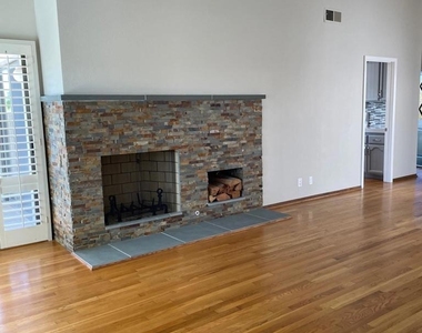 701 Glen Eagle Ct - Photo Thumbnail 5