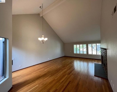 701 Glen Eagle Ct - Photo Thumbnail 19