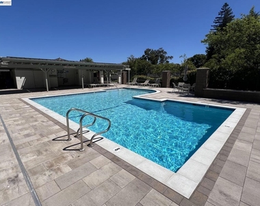 701 Glen Eagle Ct - Photo Thumbnail 28