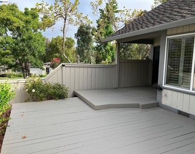 701 Glen Eagle Ct - Photo Thumbnail 21
