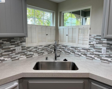 701 Glen Eagle Ct - Photo Thumbnail 15