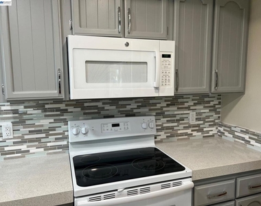 701 Glen Eagle Ct - Photo Thumbnail 14