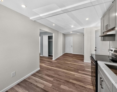 2322 Peachtree Cir - Photo Thumbnail 7