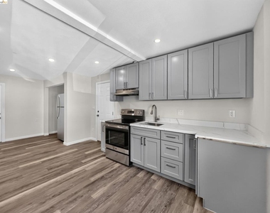 2322 Peachtree Cir - Photo Thumbnail 5