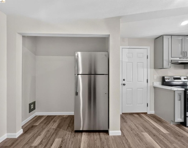 2322 Peachtree Cir - Photo Thumbnail 8