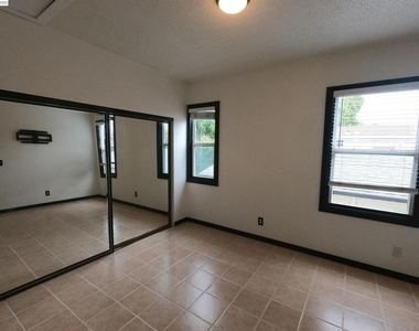 692 45th St - Photo Thumbnail 13