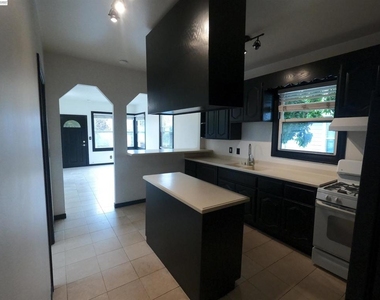 692 45th St - Photo Thumbnail 2