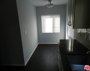 2711 Arizona Avenue - Photo Thumbnail 6