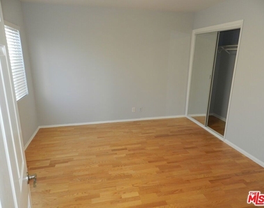 2711 Arizona Avenue - Photo Thumbnail 9