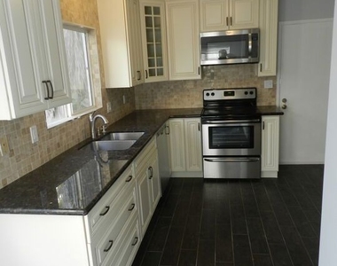 2711 Arizona Avenue - Photo Thumbnail 7