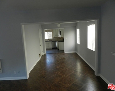 2711 Arizona Avenue - Photo Thumbnail 3