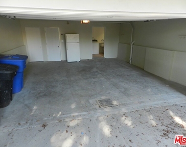 2711 Arizona Avenue - Photo Thumbnail 17