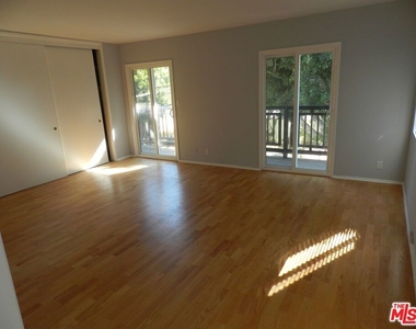 2711 Arizona Avenue - Photo Thumbnail 12