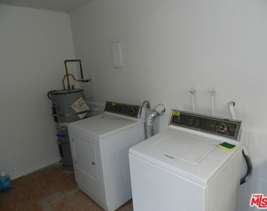 2711 Arizona Avenue - Photo Thumbnail 18