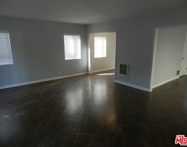 2711 Arizona Avenue - Photo Thumbnail 4