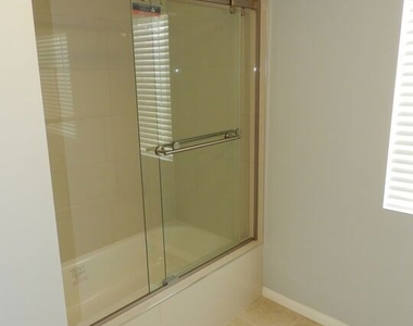 2711 Arizona Avenue - Photo Thumbnail 14