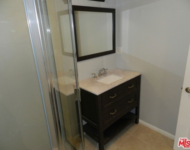 2711 Arizona Avenue - Photo Thumbnail 11