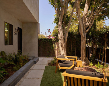 2411 Abbot Kinney Boulevard - Photo Thumbnail 9