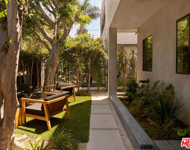 2411 Abbot Kinney Boulevard - Photo Thumbnail 10