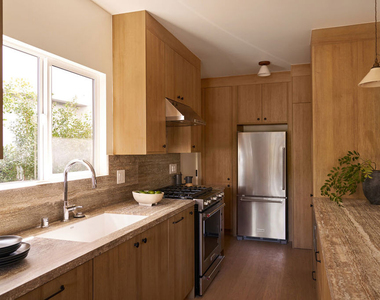 2411 Abbot Kinney Boulevard - Photo Thumbnail 2
