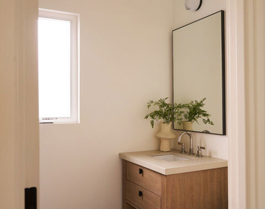 2411 Abbot Kinney Boulevard - Photo Thumbnail 7