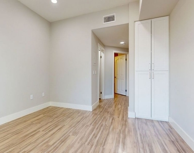 6260 W 3rd Street - Photo Thumbnail 3