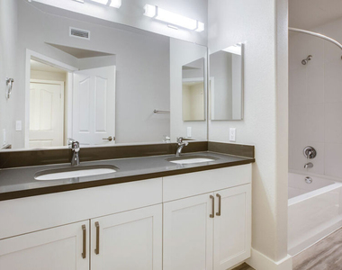 6260 W 3rd Street - Photo Thumbnail 8