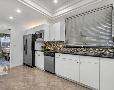 125 N Gale Drive - Photo Thumbnail 4