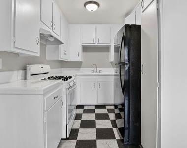 5361 Russell Avenue - Photo Thumbnail 3