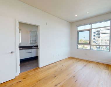 938 S Orange Grove Avenue - Photo Thumbnail 23