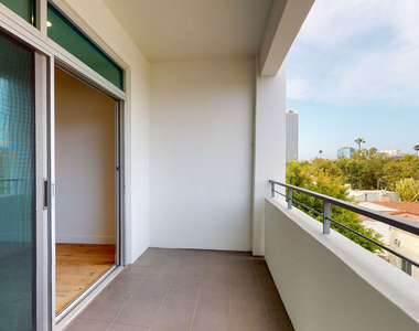 938 S Orange Grove Avenue - Photo Thumbnail 7