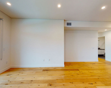 938 S Orange Grove Avenue - Photo Thumbnail 6