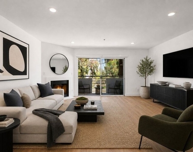 16100 W Sunset Boulevard - Photo Thumbnail 1