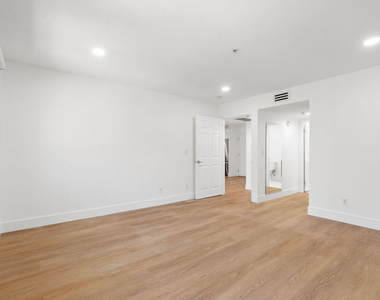 16100 W Sunset Boulevard - Photo Thumbnail 15