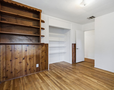 12811 Cumpston Street - Photo Thumbnail 17