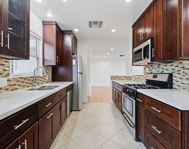 12811 Cumpston Street - Photo Thumbnail 11