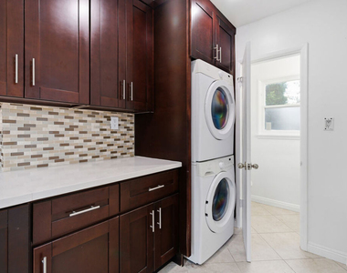 12811 Cumpston Street - Photo Thumbnail 13