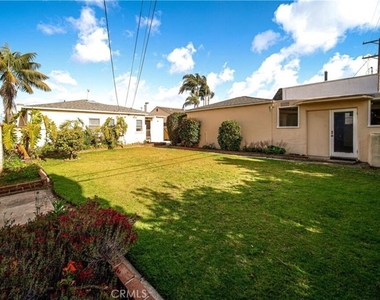 8029 Airlane Avenue - Photo Thumbnail 13