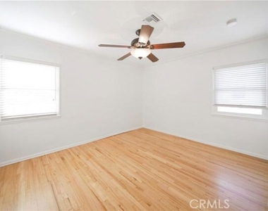 8029 Airlane Avenue - Photo Thumbnail 7